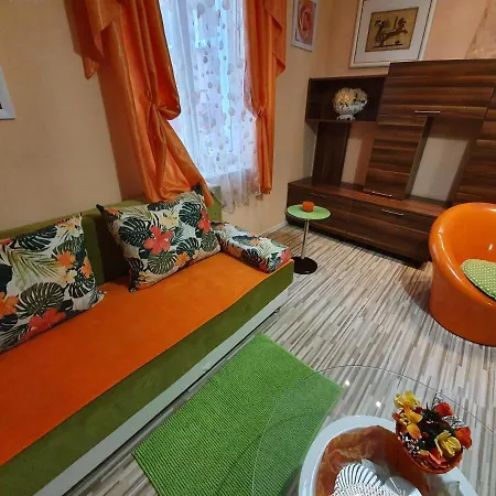 Orange Flower Apartamento