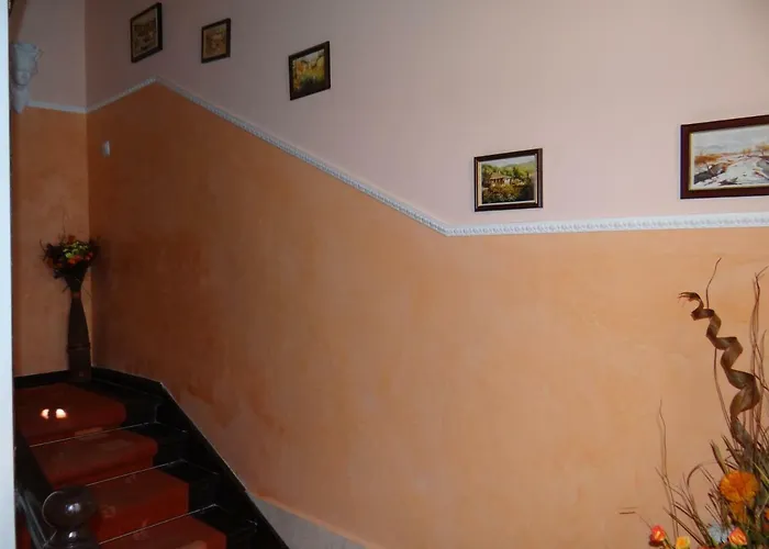 Orange Flower Apartment *