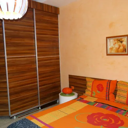 Orange Flower Appartement
